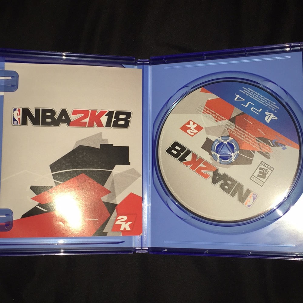 NBA 2K18 PS4 - Picture 3 of 3